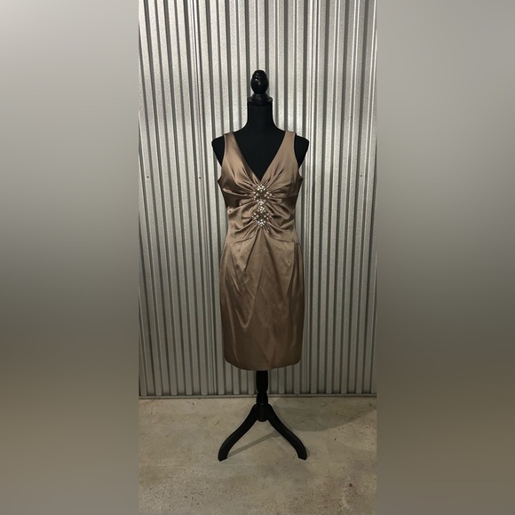 David Meister Dresses & Skirts - Women’s David Meister Gold Jeweled Acetate Nylon Sleeveless Midi Dress Size 8